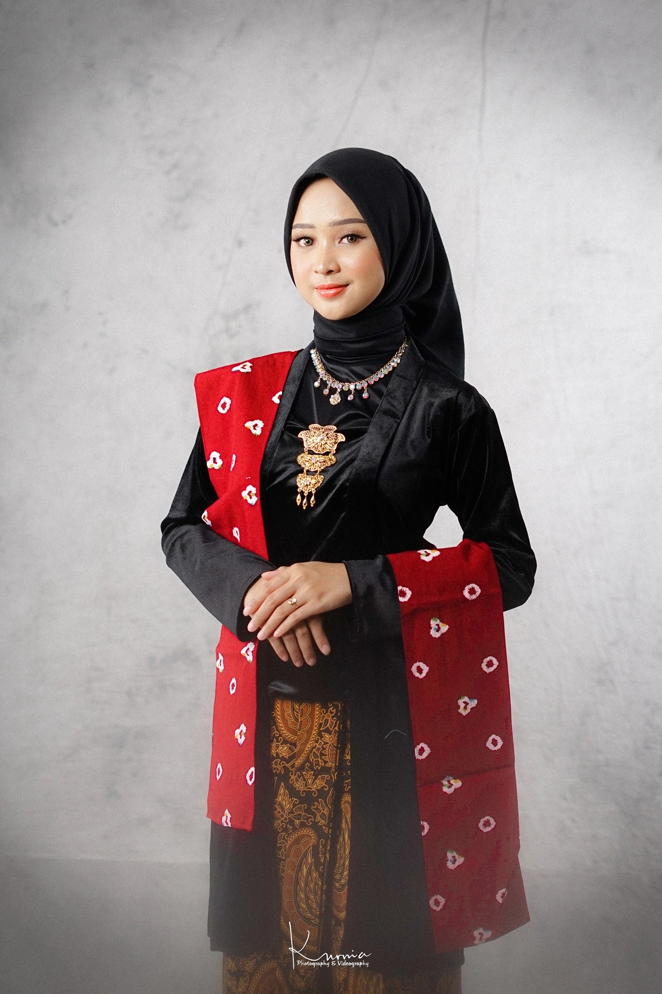 Kraton Velvet Kebaya